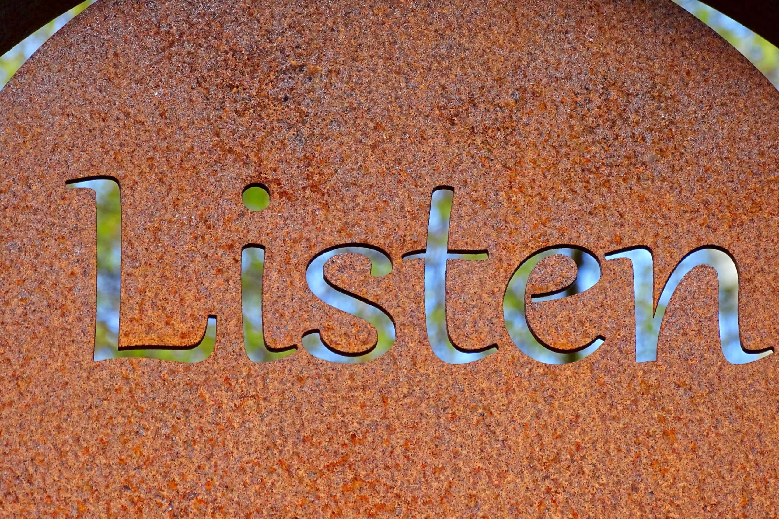 a sign that says 'listen'